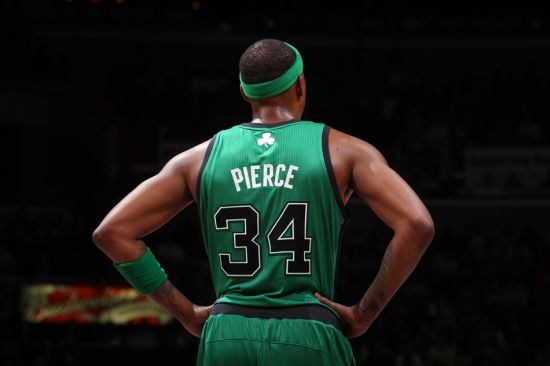 为了赢，你的面相都变了！ 贺希宁在底角用力使相，都快变成布克了（为赢球气质都变了！贺希宁底角强势开火，简直化身布克）