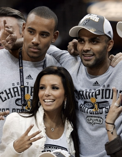 灵感来源韩国国旗太极图案，热刺球员将穿特别版球衣战纽卡（致敬韩国国旗太极图：热刺战纽卡将身披特别版球衣）